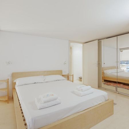 Appartement Sant'Agostino - Charming Retreat 210M From M2 à Milan Extérieur photo